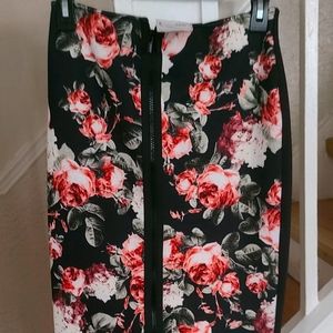 Zip up floral skirt